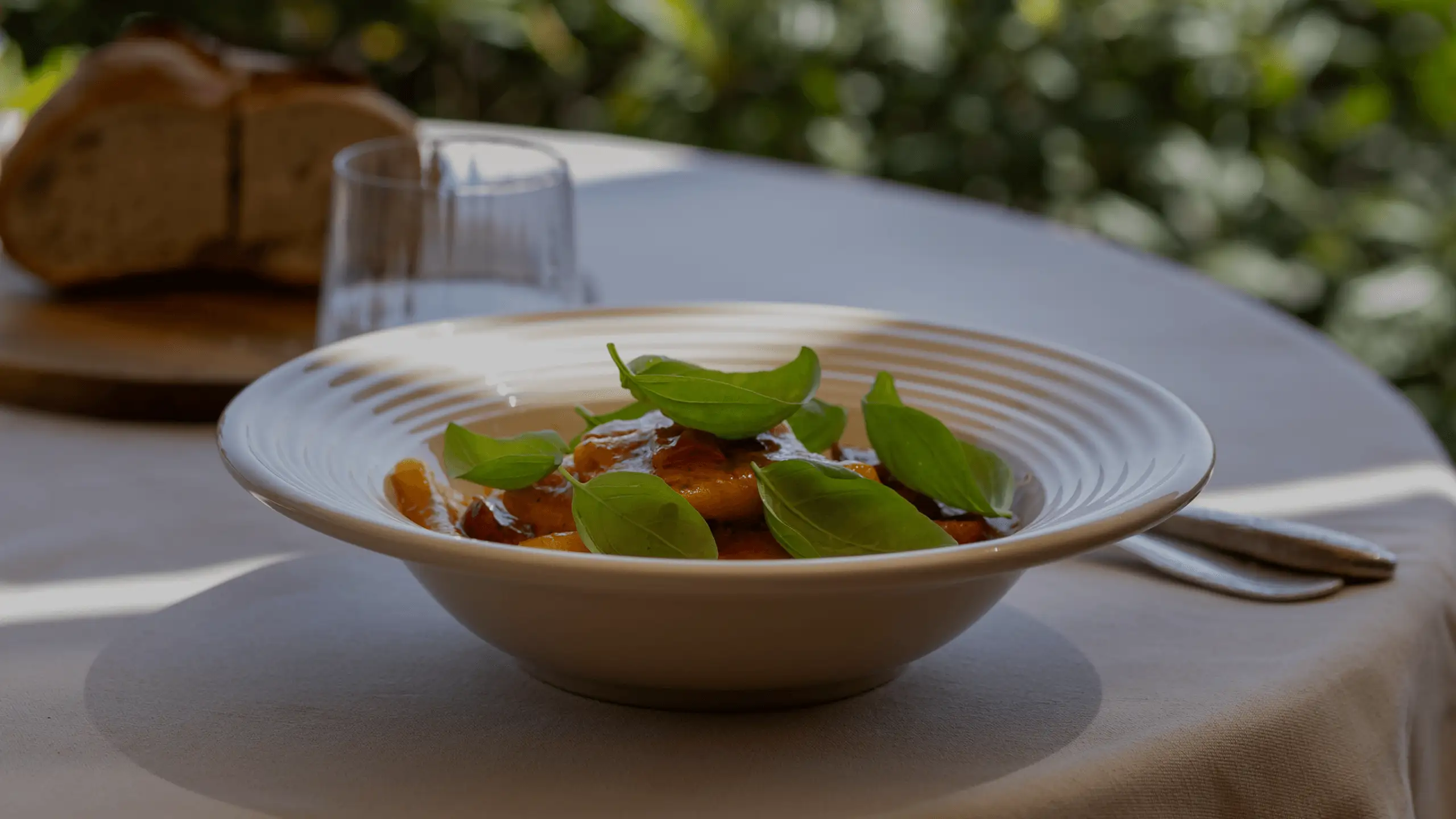 How to Choose the Perfect Everyday Tableware: A Guide to Handmade Ceramics